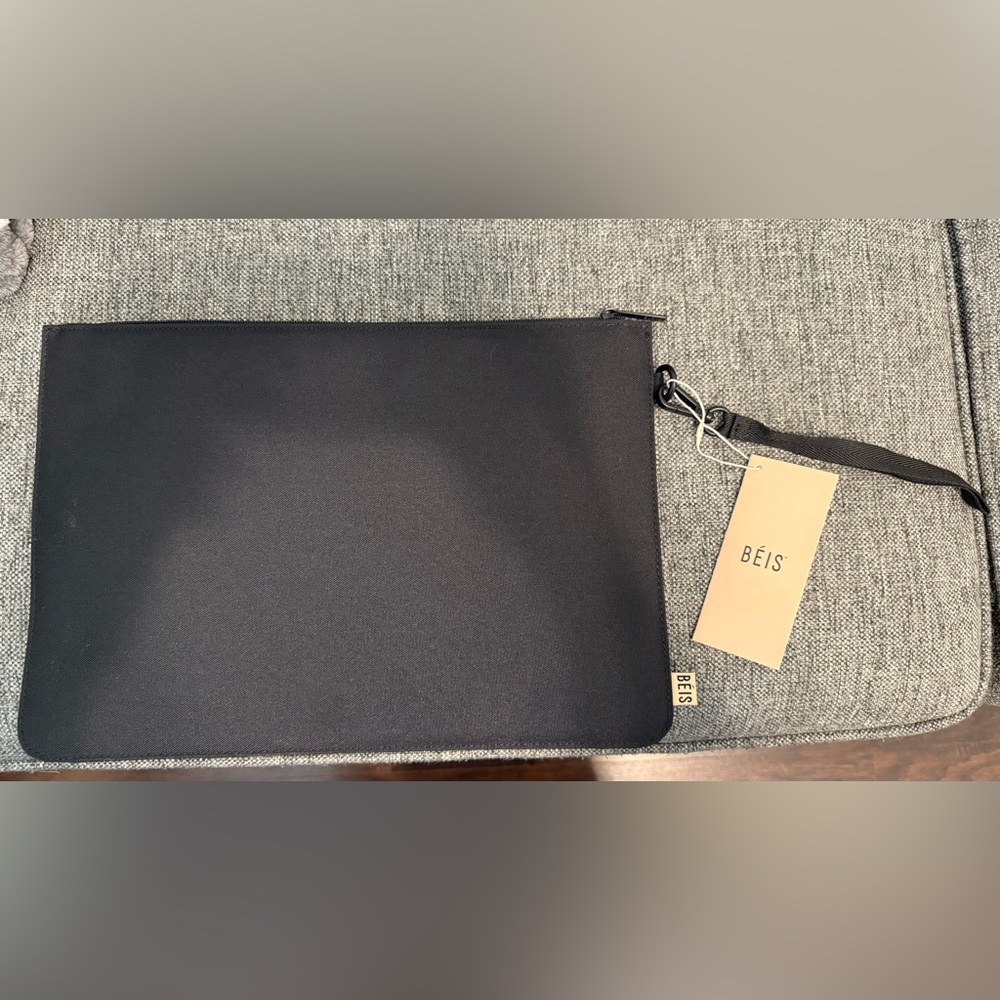 BÉISics Laptop Pouch in Black